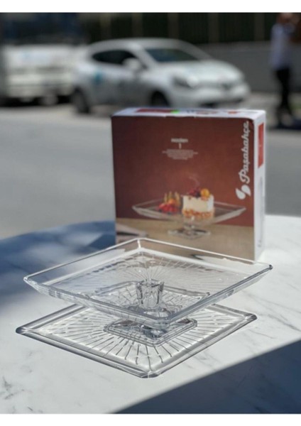 Şeffaf ayaklı kare sunumluk, şık ve kullanışlı, ev ve mağaza dekoru için ideal modelleri
