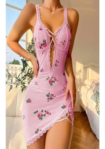 Çiçek Desenli Yırtmaçlı Askılı Gecelik – %100 Polyester Penye, Dantel Detaylı