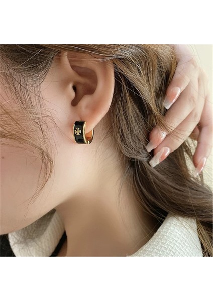 Niş Mizaç Metal Küpe Trendi Yüz Eşleşen Tasarım Kişilik Küpeleri (Yurt Dışından) fiyatları