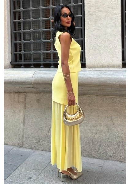 Yelekli ve Pilise Etekli Triko Takım 10001 fırsatları