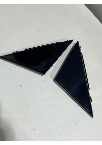 Audi A1 Ayna Üçgeni Sağ Sol Takım