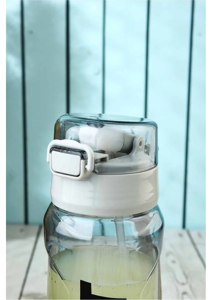 Siyah Kapaklı 700 ml Spor ve Okul Suluk, BPA Free, ve Şık Tasarım