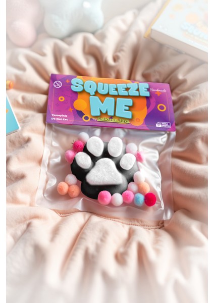 Beşiktaş Siyah Beyaz Kedi Patisi Squishy – Yumuşak, Sıkılabilir, Sukuşi Oyuncağı