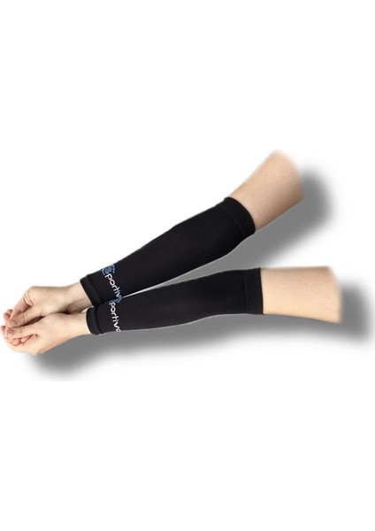 Siyah uzun kollu voleybol kıyafeti, şık ve rahat kullanım sağlar.