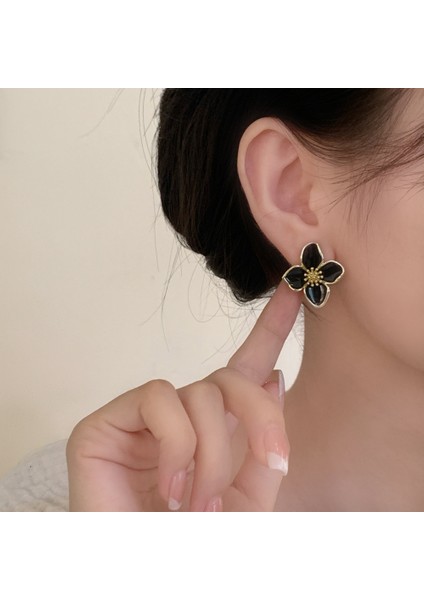 Niş Mizaç Metal Küpe Trendi Yüz Eşleşen Tasarım Kişilik Küpeleri (Yurt Dışından) modelleri