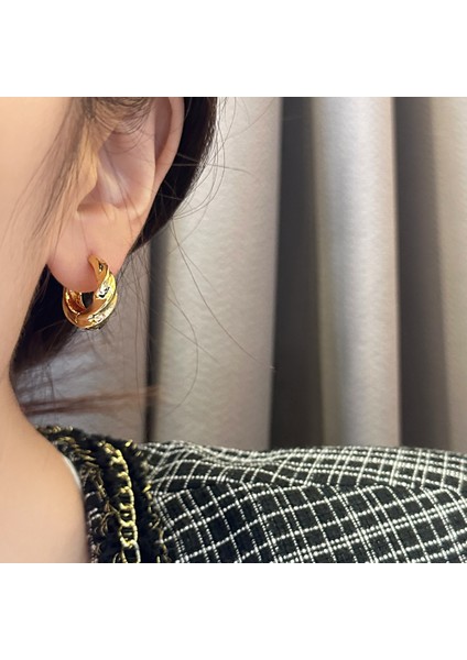 Niş Mizaç Metal Küpe Trendi Yüz Eşleşen Tasarım Kişilik Küpeleri (Yurt Dışından) fiyatları