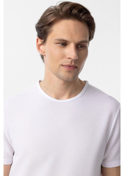 Beyaz Slim Fit Armürlü Bisiklet Yaka Tişört fırsatları