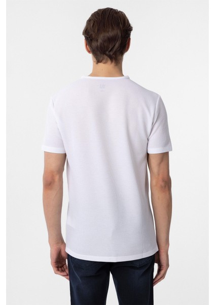 Beyaz Slim Fit Armürlü Bisiklet Yaka Tişört indirimleri