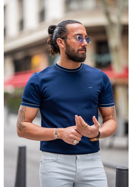 Yaka Detaylı Özel Tasarım Erkek Tshirt