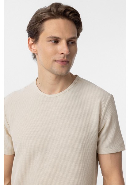 Bej Slim Fit Armürlü Bisiklet Yaka Tişört fırsatları