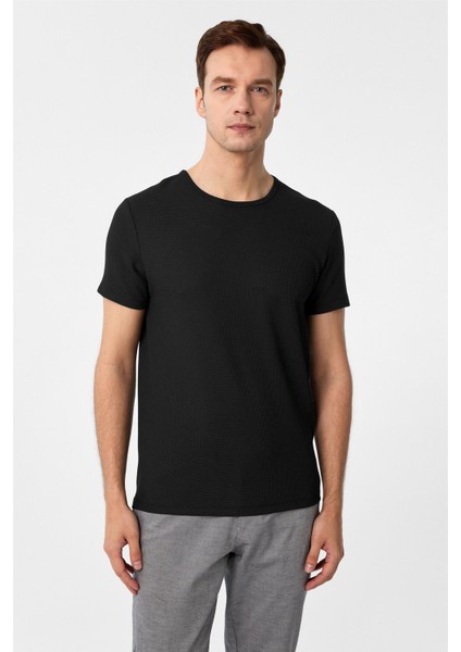 Siyah Slim Fit Armürlü Bisiklet Yaka Tişört
