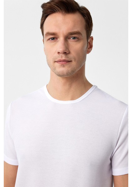 Beyaz Slim Fit Armürlü Bisiklet Yaka Tişört modelleri