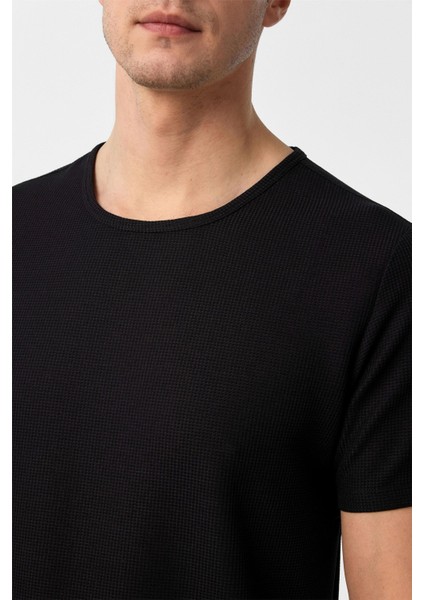 Siyah Slim Fit Armürlü Bisiklet Yaka Tişört fiyatları