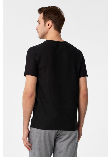 Siyah Slim Fit Armürlü Bisiklet Yaka Tişört fırsatları