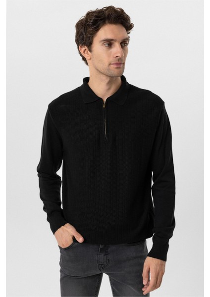 Siyah Regular Armürlü Polo Yaka Triko fırsatları