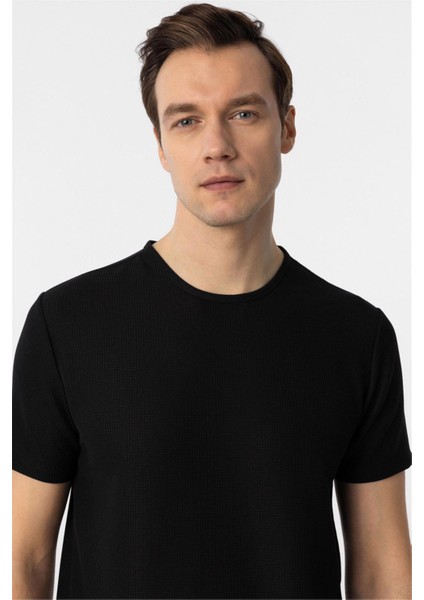 Siyah Slim Fit Armürlü Bisiklet Yaka Tişört modelleri