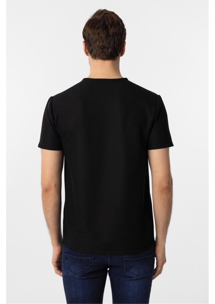 Siyah Slim Fit Armürlü Bisiklet Yaka Tişört fırsatları