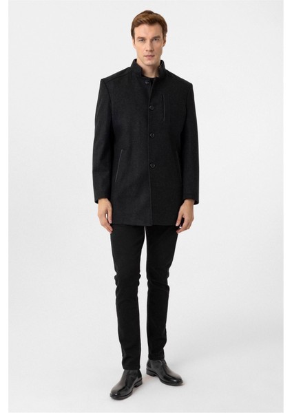 Siyah Regular Desenli Hakim Yaka Kaban fırsatları