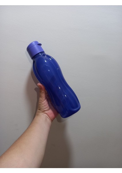 Gece mavisi 750 ml plastik içecek şişesi, şık ve kullanışlı tasarım