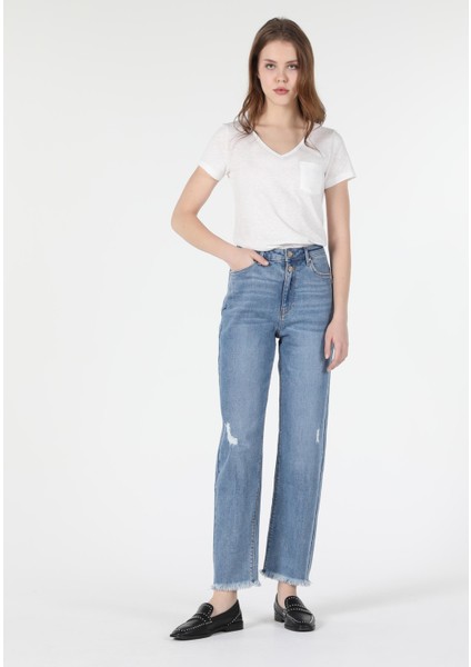 Regular Fit V Yaka Düz Kadın Beyaz Kısa Kol Tişört modelleri