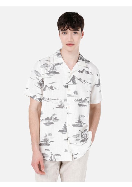 Regular Fit Shirt Neck Baskılı Erkek Beyaz Kısa Kol Gömlek Cl1062890 fiyatları