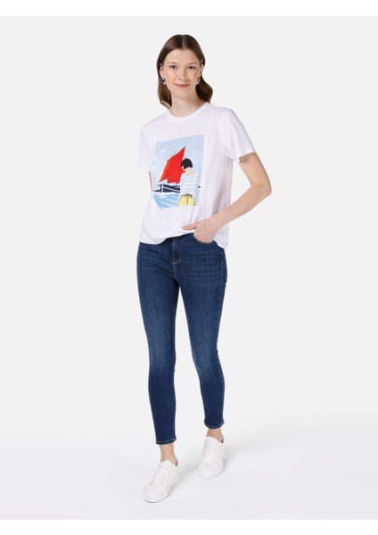 Regular Fit Yuvarlak Yaka Kadın Beyaz Kısa Kol Tişört Cl1068003 modelleri