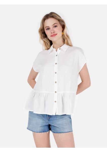 Normal Kesim Shirt Yaka Fırfır Detaylı Beyaz Kadın Kısa Kol Gömlek CL1069199