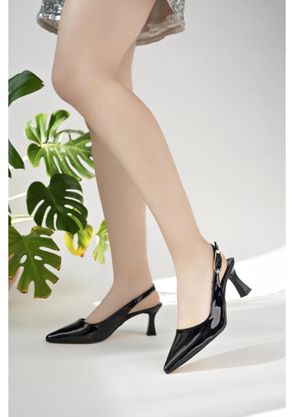 Kadın Sivri Topuklu Siyah Rugan Ayakkabı
