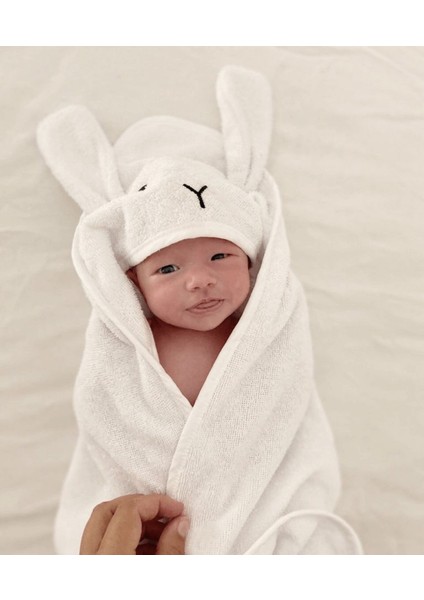 Kulaklı Tavşan Nakışlı Bebek Banyo Havlusu 75X75 cm Ekru