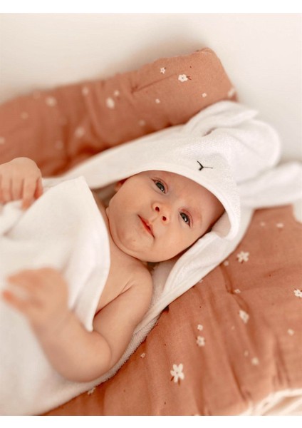 Kulaklı Tavşan Nakışlı Bebek Banyo Havlusu 75X75 cm Ekru fiyatları