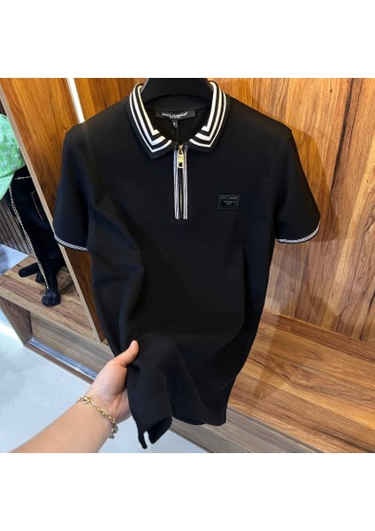 Polo Yaka Siyah Çizgili Yaka ve Fermuarlı T-Shirt