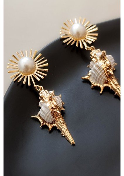 Deniz Kabuğu Gold Güneş Figür Büyük Boy Inci Detay Uzun Sallantılı Küpe fırsatları