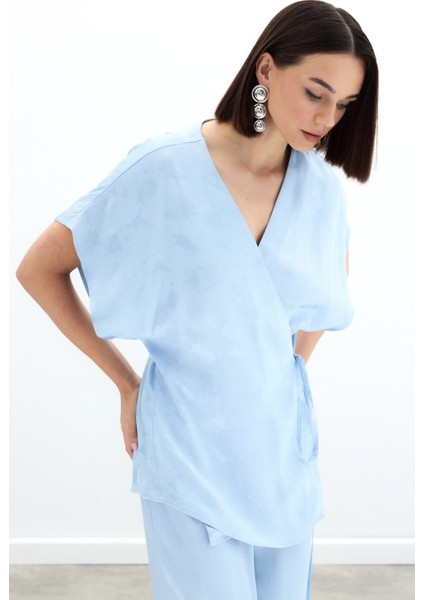 Bağlamalı Jakarlı Saten Bluz - Bebe Mavi