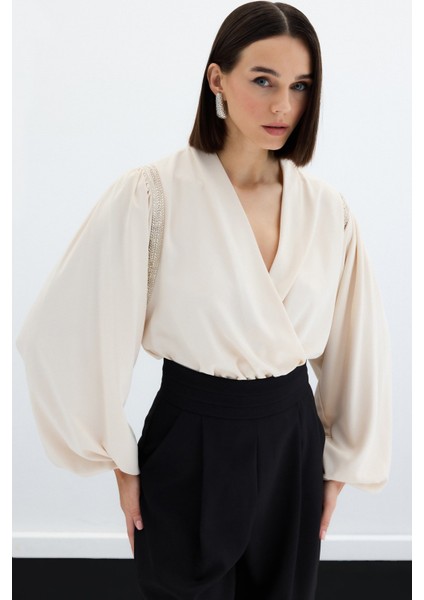 Aksesuar Detaylı Bodysuit Bluz - Bej