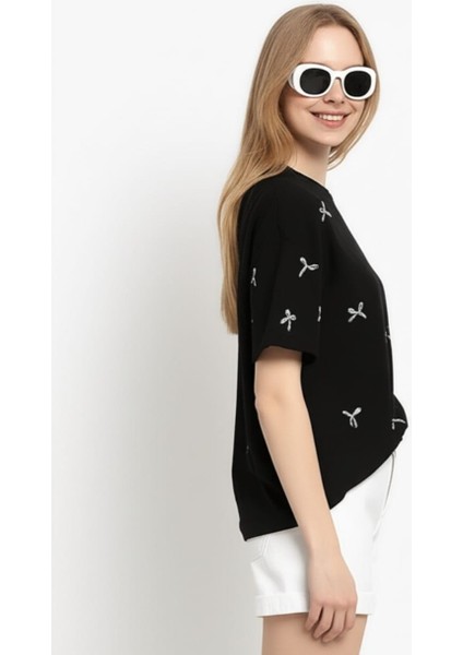 Fiyonk Detaylı Bisiklet Yaka Desenli Kısa Kollu T-Shirt modelleri