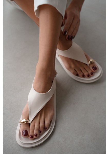Shay Parmak Arası Gold Aksesuarlı Kadın Sandalet- Ekru modelleri