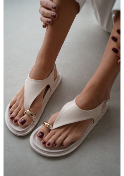 Shay Parmak Arası Gold Aksesuarlı Kadın Sandalet- Ekru indirimleri