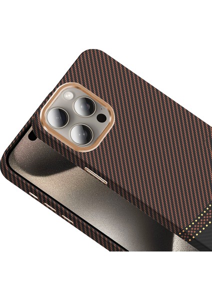 iPhone 15 Pro Kılıf M-Safe Şarj Özellikli Karbon Fiber Görünümlü Gros Kılıf modelleri
