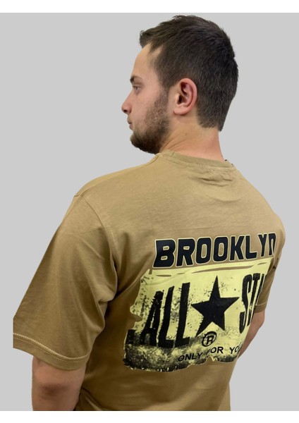 Erkek Brooklyn Yuvarlak Yaka Arka Baskılı Oversize Kahverengi Tişört fiyatları