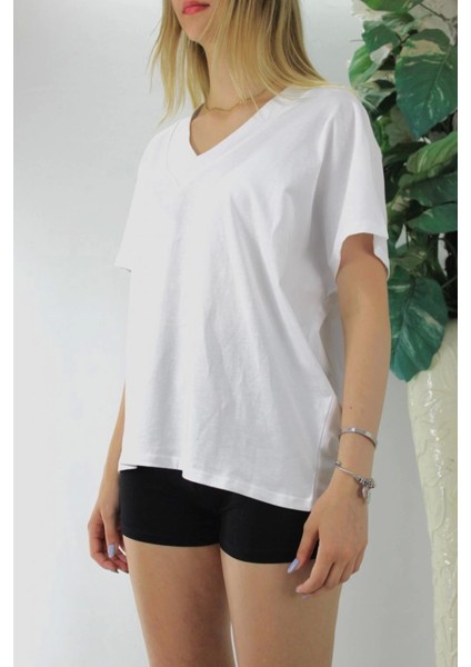 Geniş V Yaka Tişört Beyaz - 1090.35 fiyatları