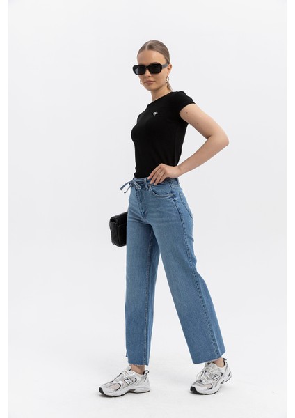 Göğüste Metal Fiyonk Detaylı Cloudtouch Premium Bisiklet Yaka Kısakol T-Shirt indirimleri