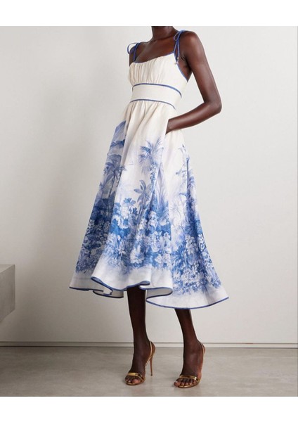 Beyaz Üzerine Mavi Geniş Baskılı Omuzdan Bağlamalı Sırtı Büzgülü Yazlık Pamuklu Elbise fiyatları