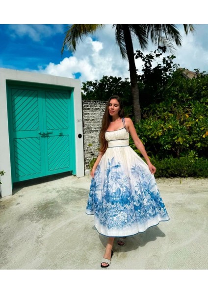 Beyaz Üzerine Mavi Geniş Baskılı Omuzdan Bağlamalı Sırtı Büzgülü Yazlık Pamuklu Elbise fırsatları