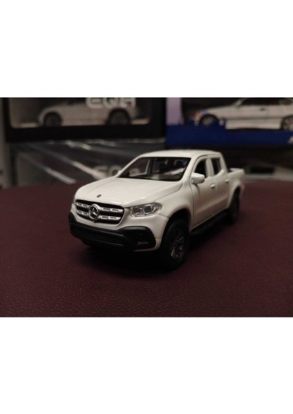 Mercedes-Benz X-Class Diecast Model Çek Bırak Beyaz