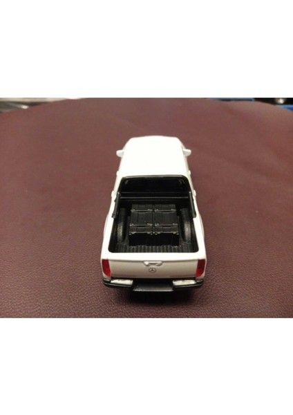 Mercedes-Benz X-Class Diecast Model Çek Bırak Beyaz modelleri