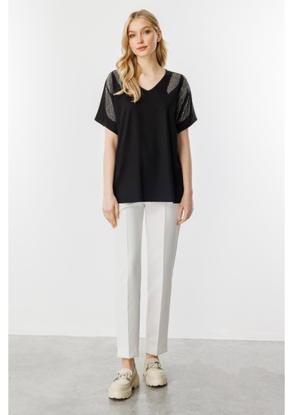 Omuz Taşlı Kısa Kollu Bluz-Siyah