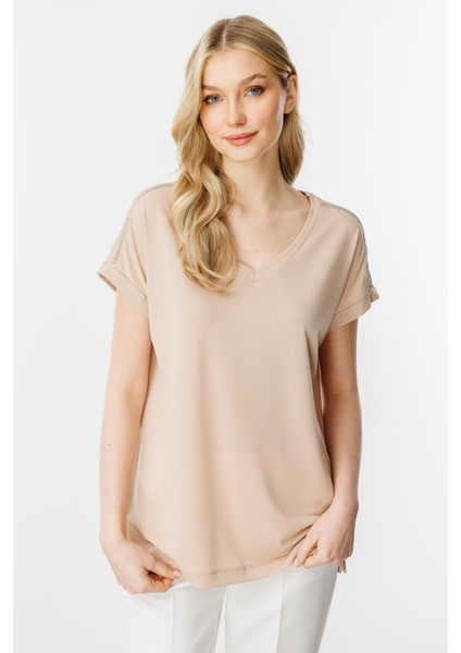 Zincir Detaylı V Yaka Bluz-Vizon