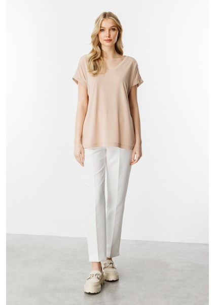 Zincir Detaylı V Yaka Bluz-Vizon fiyatları