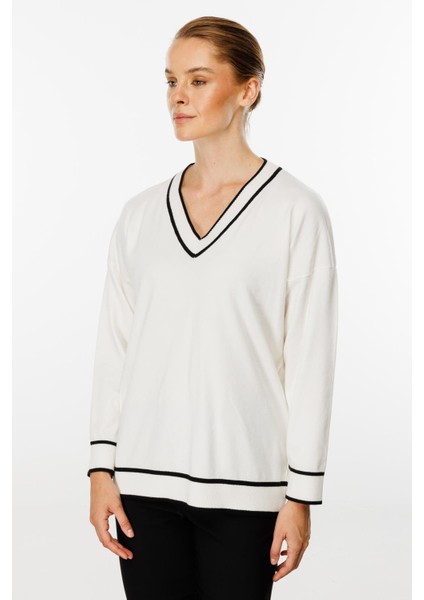 Çizgili V Yaka Triko Bluz-Ekru fırsatları