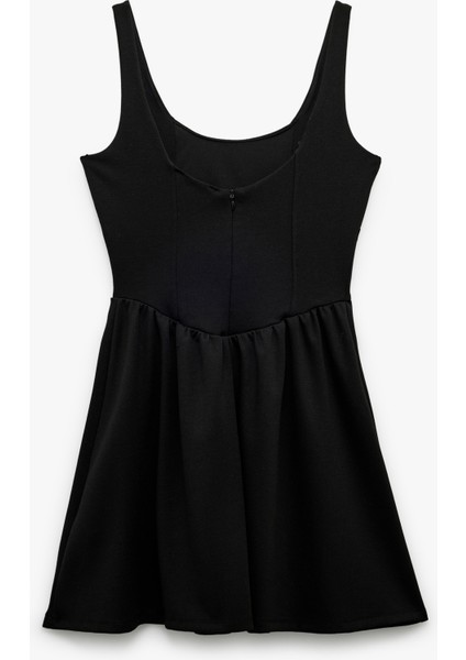 U Yaka Kolsuz Dikiş Detaylı Astarlı Viskon Karışımlı Mini Kloş Elbise fırsatları